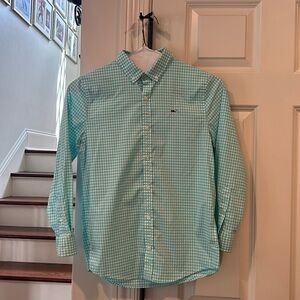 Boy’s vineyard vines bottom down shirt